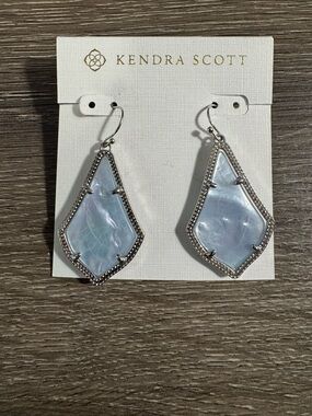 Kendra Scott Iridescent Pearl Drop Earrings in Silver